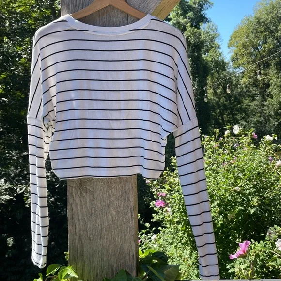 NWOT Slouchy Cropped Long Sleeve Tee - Picture 4 of 6